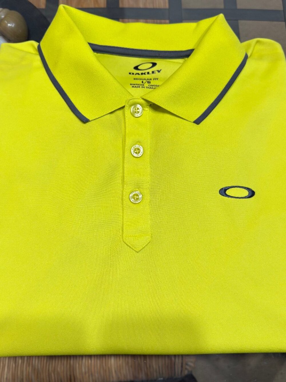$70 OAKLEY HYDROLIX MENS L YELLOW HIGHLIGHTER LOGO POLO GOLF TSHIRT NWT